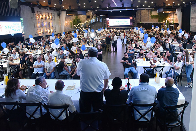 כאלף אנשים בהרמת הכוסית לחג של אבי אלקבץ